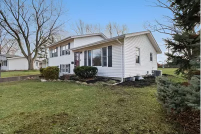 221 E Elizabeth Drive, Crown Point, IN 46307 - Photo 2
