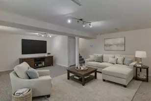 819 N Oakwood St, Griffith, IN 46319 - Photo 18