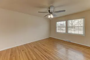 819 N Oakwood St, Griffith, IN 46319 - Photo 4