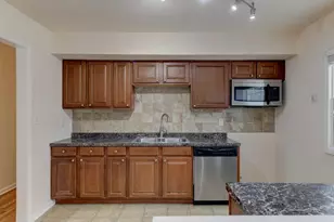 819 N Oakwood St, Griffith, IN 46319 - Photo 8