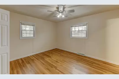 819 N Oakwood Street, Griffith, IN 46319 - Photo 12