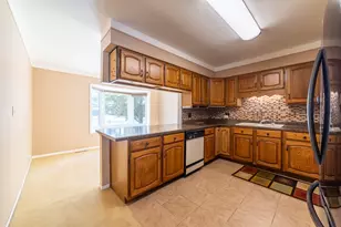 8011 Dianne Dr, Michigan City, IN 46360 - Photo 10