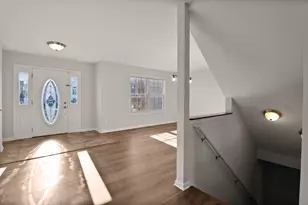 283 Hawkwood Dr, Valparaiso, IN 46385 - Photo 4