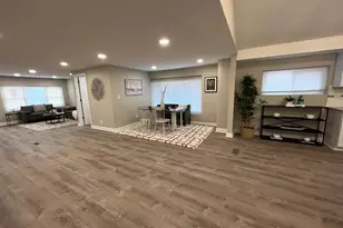 276 N Henry St, Gary, IN 46403 - Photo 8