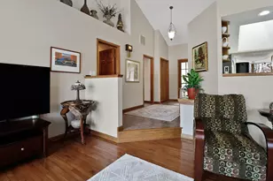 10030 Eagle Ct, Demotte, IN 46310 - Photo 4