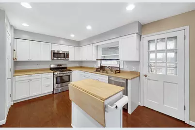 9448 Parkway Drive, Highland, IN 46322 - Photo 6