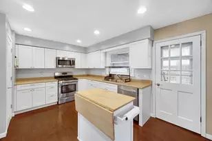 9448 Parkway Dr, Highland, IN 46322 - Photo 6