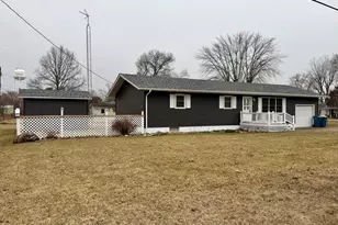 402 E St Louis St, Knox, IN 46534 - Photo 18