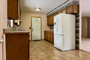 402 E St Louis St, Knox, IN 46534 - Photo 4