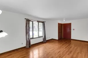 1439 Elm Ct, Schererville, IN 46375 - Photo 2