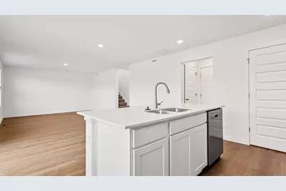 120 Cressmoor Boulevard, Hobart, IN 46342 - Photo 4