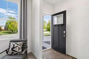 126 Cressmoor Blvd, Hobart, IN 46342 - Photo 2