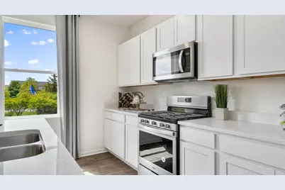 126 Cressmoor Boulevard, Hobart, IN 46342 - Photo 4