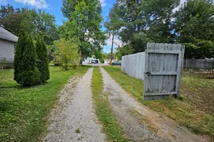 647 N Calumet Rd, Chesterton, IN 46304 - Photo 6