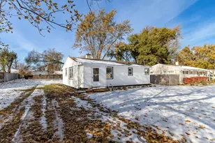 8406 Ellsworth Ct, Merrillville, IN 46410 - Photo 4