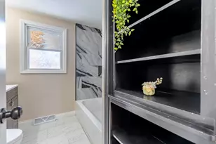 8406 Ellsworth Ct, Merrillville, IN 46410 - Photo 32