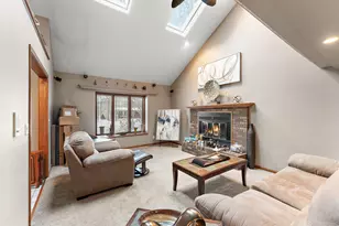 602 Brunswick Ct, Valparaiso, IN 46383 - Photo 2