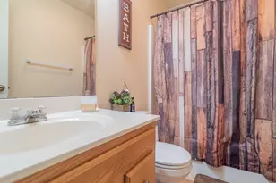 215 Dundee St, Valparaiso, IN 46385 - Photo 8