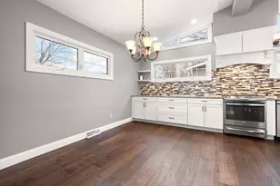 2005 Berkley Dr, Valparaiso, IN 46383 - Photo 6