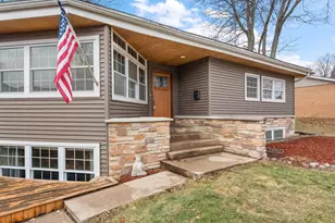 2005 Berkley Dr, Valparaiso, IN 46383 - Photo 1