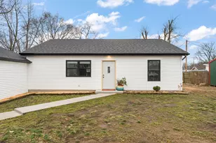 25 E Grove St, Wheatfield, IN 46392 - Photo 20