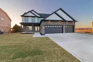 10138 Sentry Dr, Saint John, IN 46373 - Photo 4