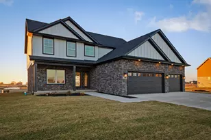 10138 Sentry Dr, Saint John, IN 46373 - Photo 2