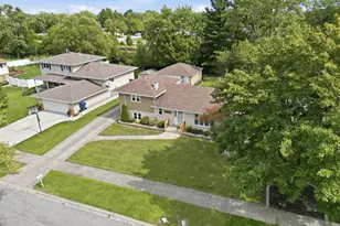 2431 Hickory Dr, Dyer, IN 46311 - Photo 4