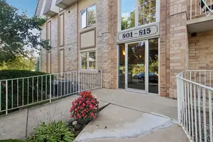 810 Swan Dr, Dyer, IN 46311 - Photo 1