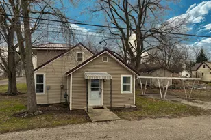 411 W Jefferson St, Winamac, IN 46996 - Photo 2