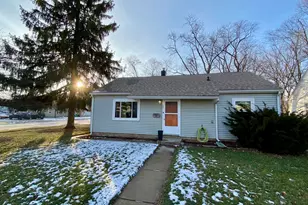 1601 Valparaiso St, Valparaiso, IN 46383 - Photo 2