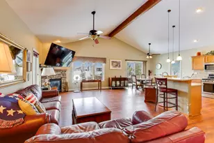 10055 Wisteria Ln, Saint John, IN 46373 - Photo 4