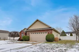 10055 Wisteria Ln, Saint John, IN 46373 - Photo 2