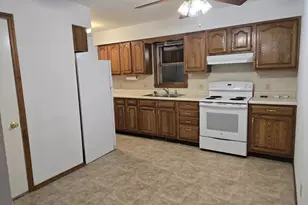 300-1 E Alyea St, Hebron, IN 46341 - Photo 2