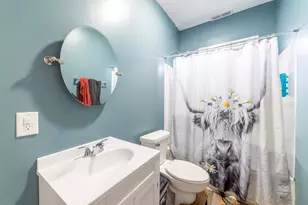 529 Lake St, Hobart, IN 46342 - Photo 8