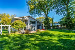 1324 Vivian Ln, Munster, IN 46321 - Photo 4