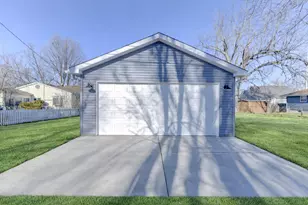 737 Center St, Crown Point, IN 46307 - Photo 2