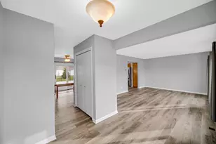 901 Robin Ct, Dyer, IN 46311 - Photo 2