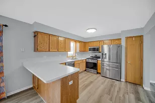 901 Robin Ct, Dyer, IN 46311 - Photo 6