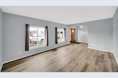 901 Robin Court, Dyer, IN 46311 - Photo 4