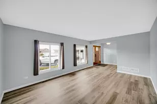 901 Robin Ct, Dyer, IN 46311 - Photo 4