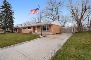 5950 Hayes Pl, Merrillville, IN 46410 - Photo 2