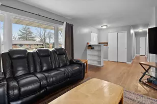 5950 Hayes Pl, Merrillville, IN 46410 - Photo 4