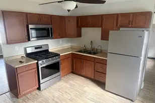 1337 W Cleveland Ave, Hobart, IN 46342 - Photo 4