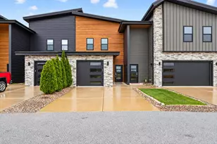 347 Sawgrass Dr, Crown Point, IN 46307 - Photo 1