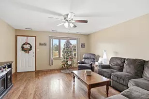 896 Jordan Cir, Schererville, IN 46375 - Photo 2