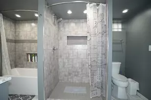 6092 Cleveland St, Merrillville, IN 46410 - Photo 32