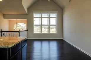 8240 Dylan Dr, Merrillville, IN 46410 - Photo 6