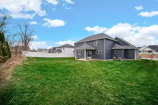 4900 Princess Dr, Valparaiso, IN 46383 - Photo 6