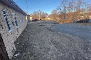 105 E 39th Ave, Gary, IN 46409 - Photo 6